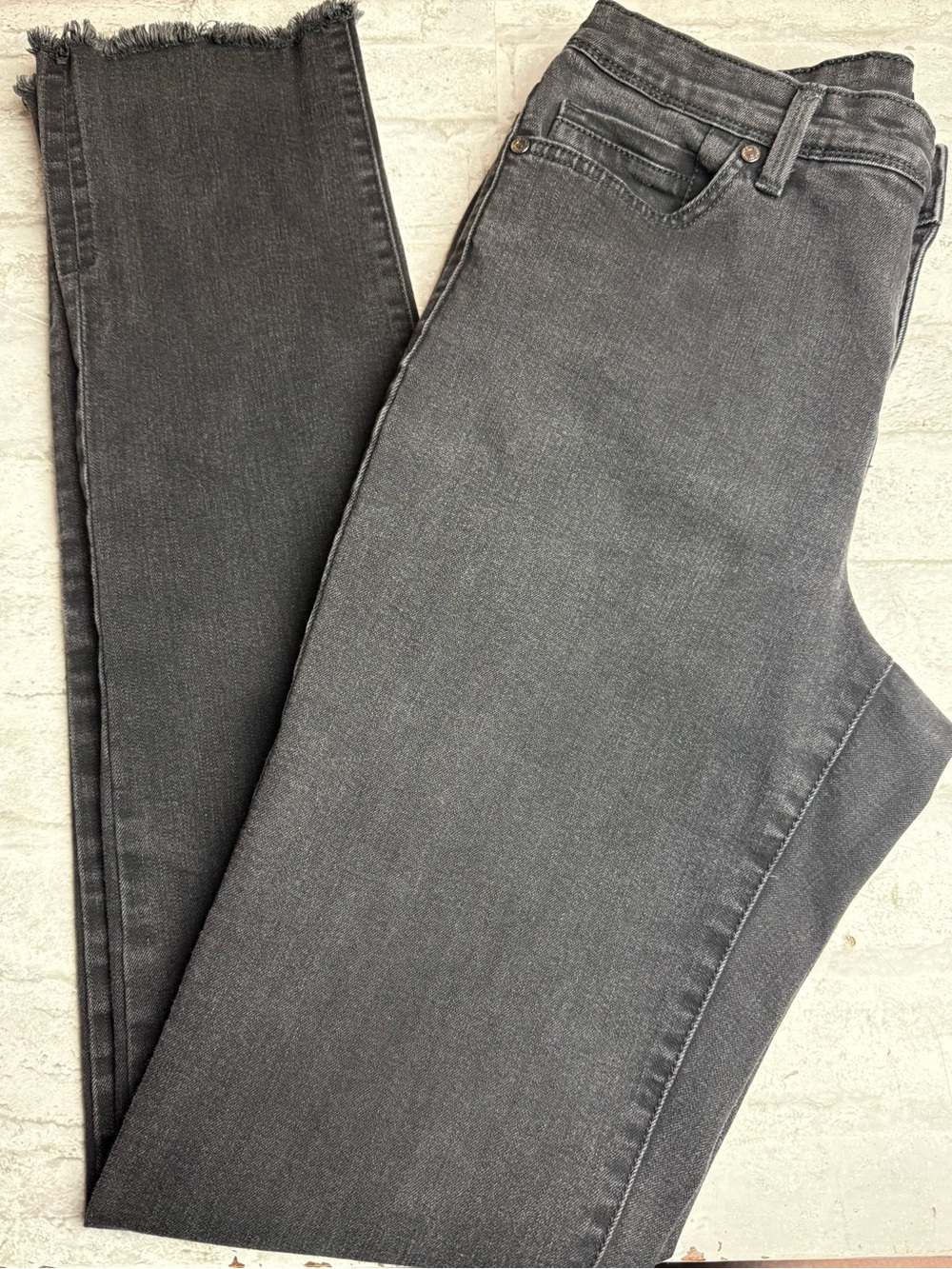 Bandolino Black Millie Jeans Raw Hem 8 Skinny 😍
